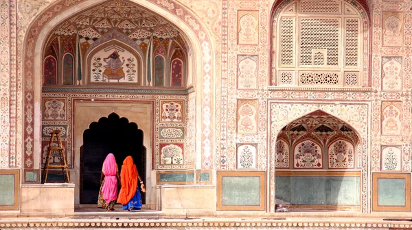 India, vrouw in amber fort — Stockfoto