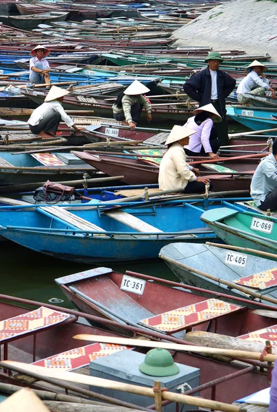 Boten op een rivier in vietnam — Stockfoto