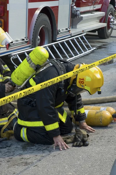 Firemen rescuing — Stock Photo, Image