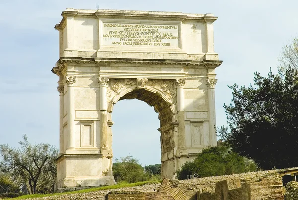 Roman arch of Titus in Rome — Stock Photo, Image