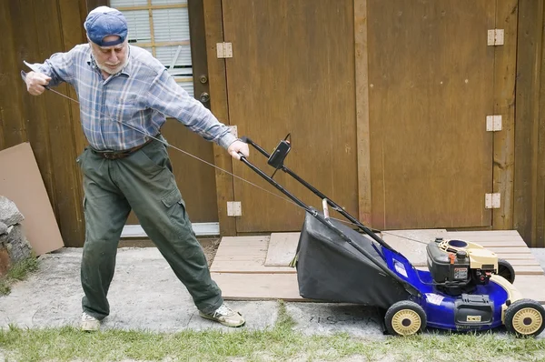 Lawn mower starting — Stock Photo, Image