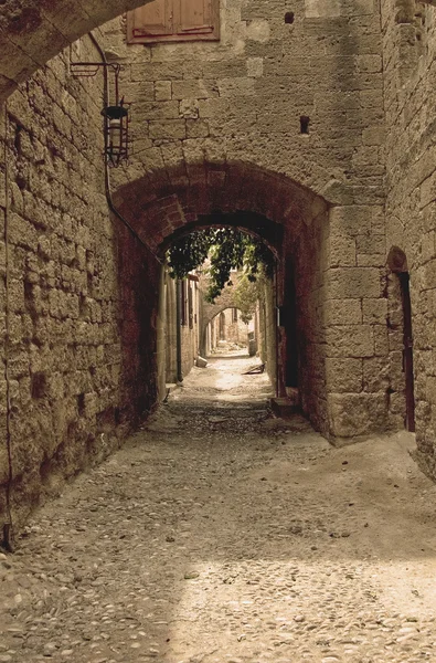 Rua seixo de uma cidade medieval — Fotografia de Stock