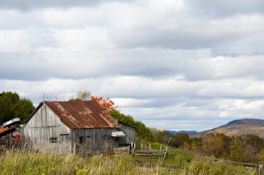 yüksek laurentides Güz, Kanada'nın quebec ülkenin eski rustik ahır