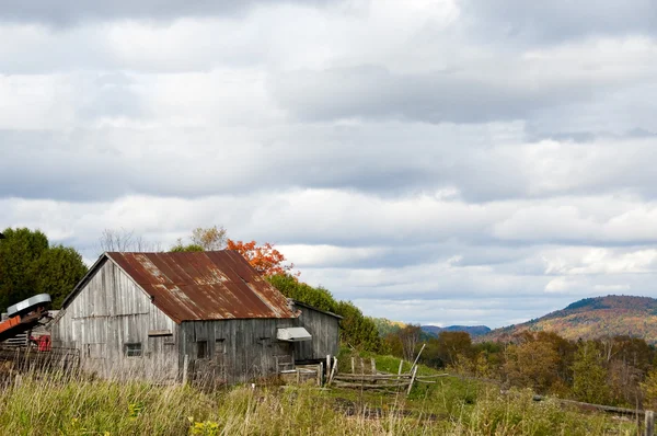 Stary Stodoła Rustykalne Kraju Wysokiej Laurentides Jesienią Kanada Quebec — Zdjęcie stockowe