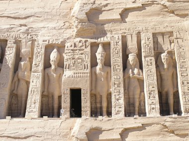 temple Hathor kutsanan ramses II--dan onun onuruna en sevgi karısı: nefertari, abu simbel, Mısır