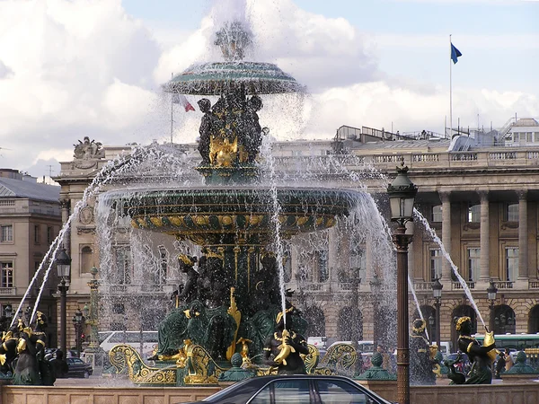コンコルド広場の噴水 最も有名な Fountaines 来たパリの噴水を象徴するには — ストック写真