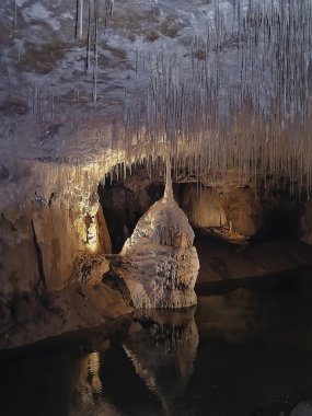 Stalactites and stalagmites 1 clipart