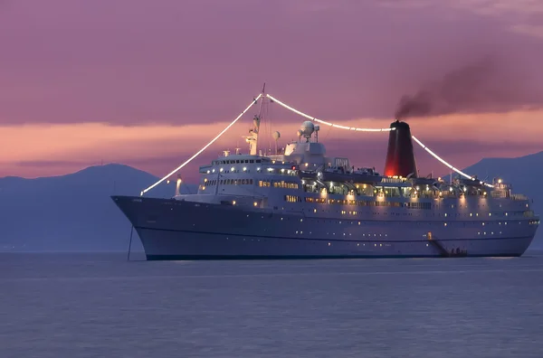 Cruise boot bij nacht nauwe view — Stockfoto