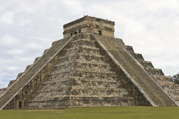 Pirámide Chichén Itzá —  Fotos de Stock