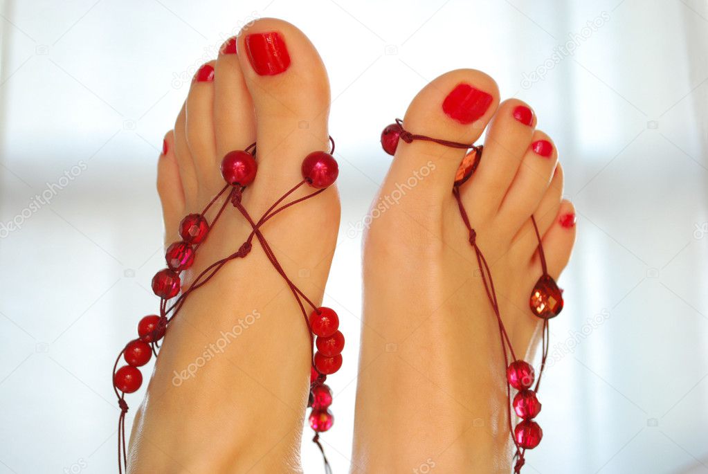 Female's feet decorated with the necklace