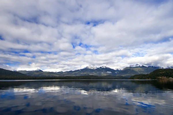 Jezioro manapouri — Zdjęcie stockowe