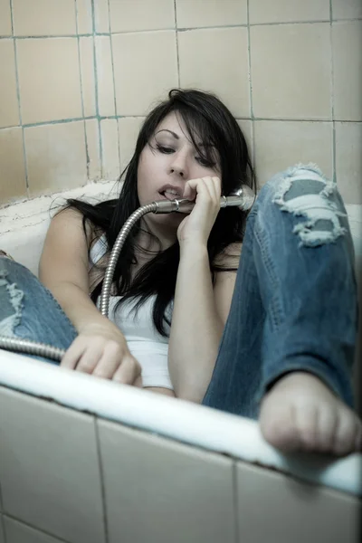 konuşan kadın banyo