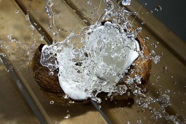 Splash de leite de coco — Fotografia de Stock