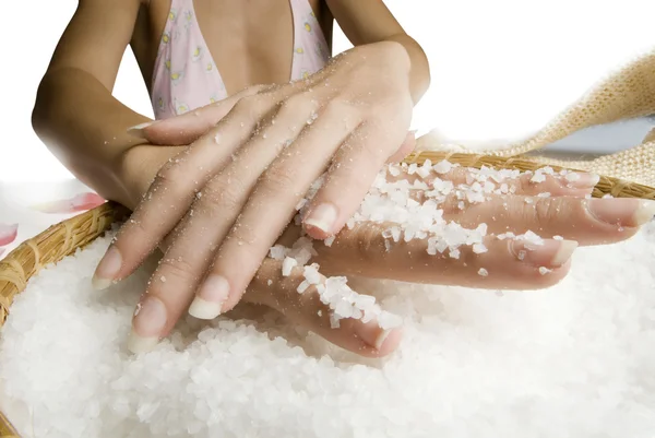 Skrubba händer med salt — Stockfoto