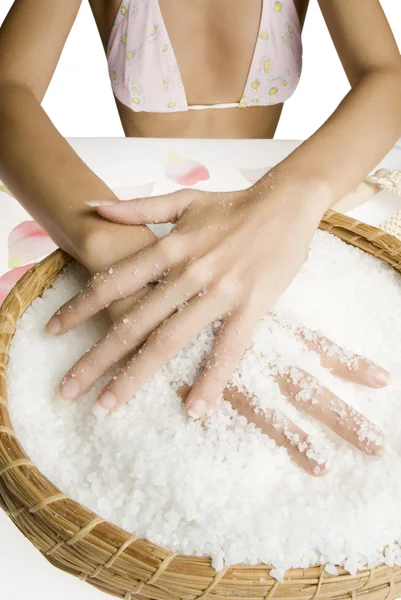 Dörzsölje kezét sóval — Stock Fotó