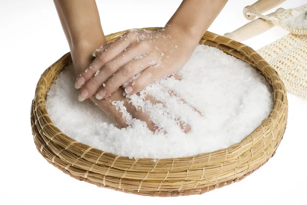 Скраб рук з сіллю — стокове фото