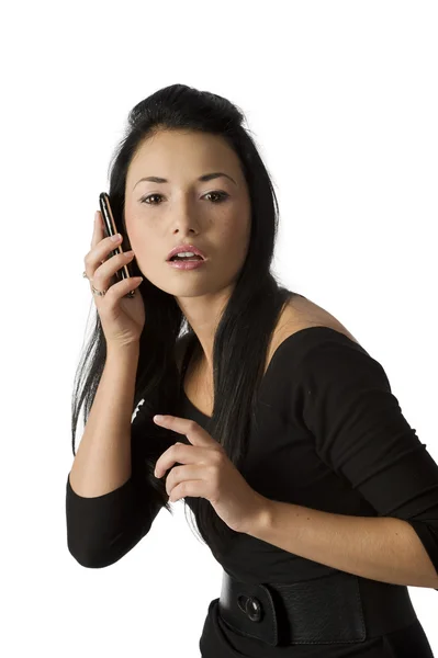 Pěkný Portrét Mladé Asijské Ženy Černých Šatech Pomocí Mobilního Telefonu — Stock fotografie