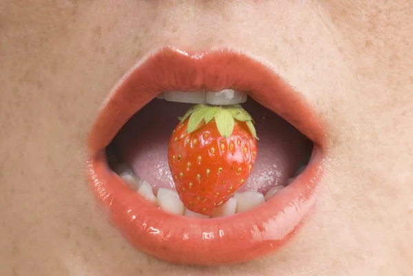 Мои зубы и фрукты — стоковое фото