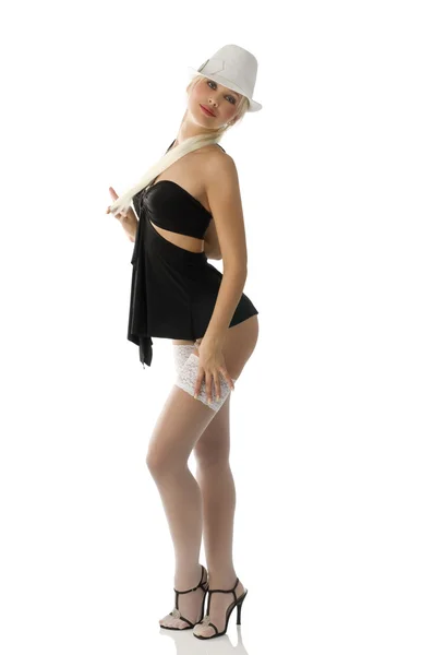 Sevimli Sarışın Kız Çorap Beyaz Şapka Ile Siyah Seksi Elbiseli — Stok fotoğraf