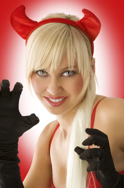 Şeytan Kırmızı Seksi Sarışın Bir Kız Portresi Agresif Poz Boynuzları — Stok fotoğraf