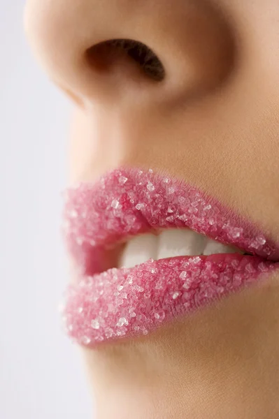 Κόκκινα Χείλη Της Γυναίκας Επικάλυψη Ζάχαρη Διάσπαρτα — Φωτογραφία Αρχείου