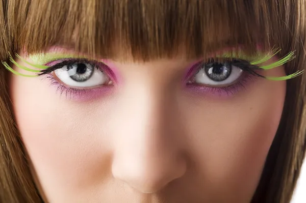 Primer Plano Los Ojos Mirando Cámara Con Maquillaje Creativo Pestañas — Foto de Stock