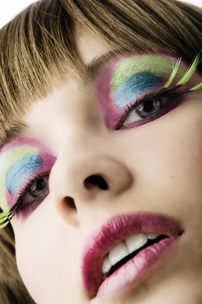 Cara Cerca Joven Con Color Creativo Maquillaje Mirando Cámara —  Fotos de Stock