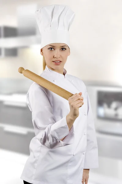 Mladá Půvabná Žena Oblečená Jako Kuchař Víčkem Bílém Pozadí — Stock fotografie