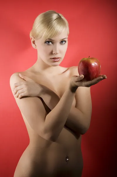Strzał Mody Glamour Dziewczyna Zmysłowe Prowadzenie Czerwone Jabłko Czerwonym Tle — Zdjęcie stockowe