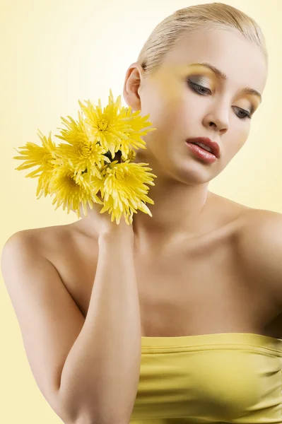 Γλυκό μοντέλο κίτρινο λουλούδι — Φωτογραφία Αρχείου