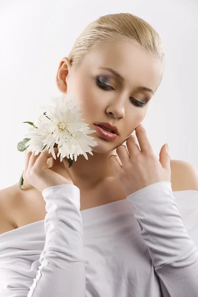 Beauty Portrait Young Cute Blond Girl White Top Some Flowers — 스톡 사진
