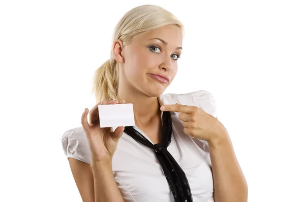 Πολύ Κομμένα Ξανθιά Κοπέλα Δείχνει Μια Λευκή Κάρτα Και Καθιστώντας — Φωτογραφία Αρχείου