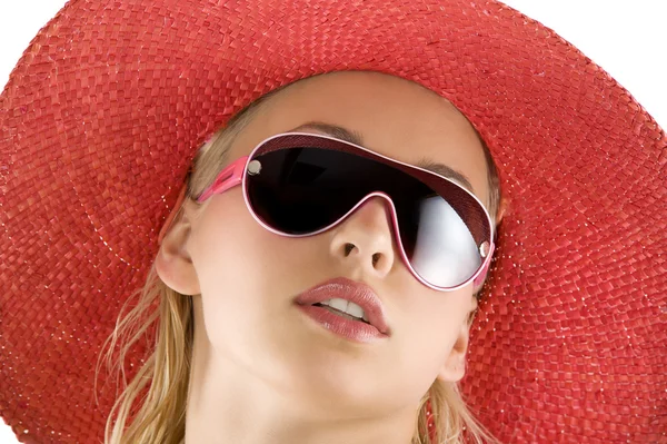 Retrato com chapéu vermelho e óculos de sol — Fotografia de Stock