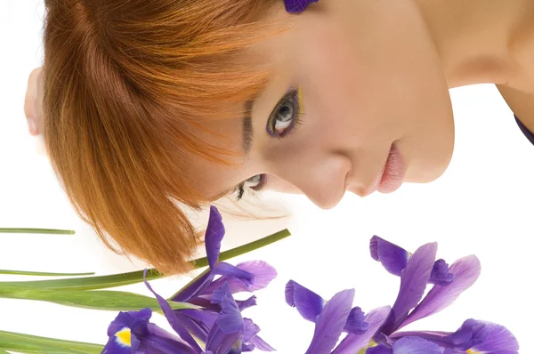 Dziewczynka fioletowy kwiat — Zdjęcie stockowe