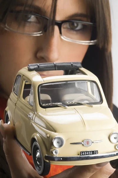 Young Brunette Glasses Showing Fiat 500 Model Old Fashion Italian — Stock Photo, Image