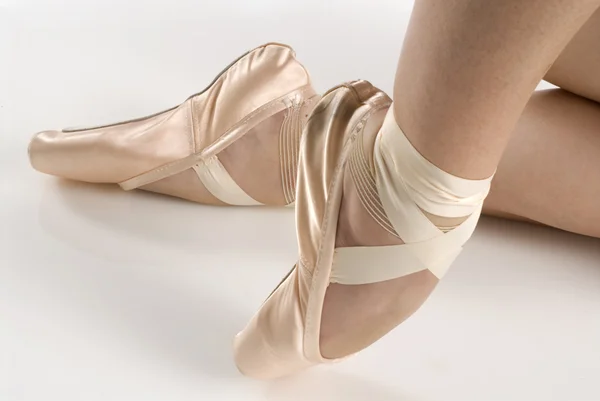 芭蕾舞鞋在普安特跳舞的舞者 — 图库照片