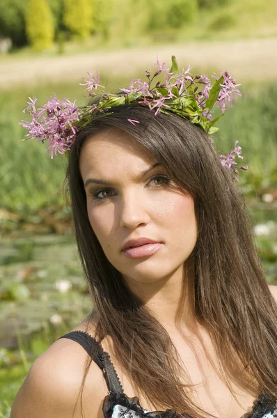 Beautiful Brunette Outdoor Portrait Flowers Crown — Stock Photo, Image