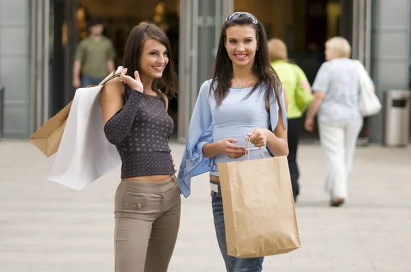 Duas Meninas Desfrutando Seu Tempo Depois Uma Tarde Centro Comercial — Fotografia de Stock