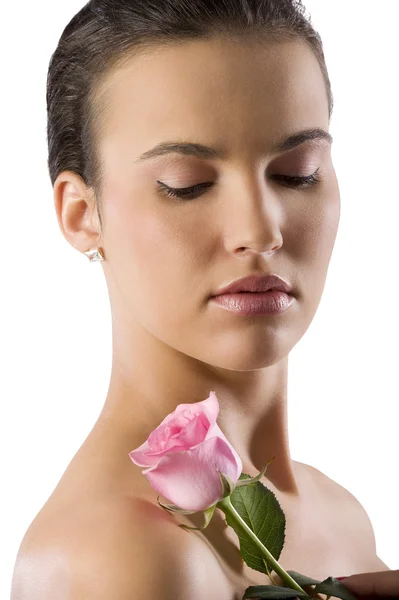 Κοντινό Πλάνο Πορτρέτο Του Μια Όμορφη Μελαχρινή Ένα Ροζ Τριαντάφυλλο — Φωτογραφία Αρχείου