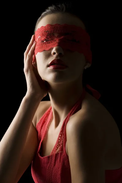 Die rote Maske auf der Frau — Stockfoto