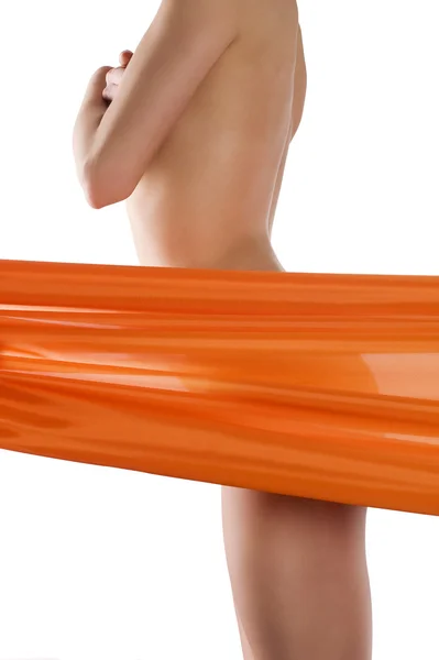 透明なオレンジ色材料美容ウェルネス コンセプトの背後に裸の女性の体にクローズ アップ — ストック写真