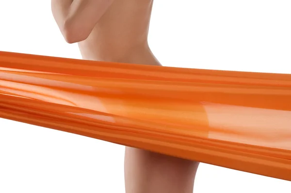 关闭透明橙色彩色材料美容健康概念背后一个裸体的女人身体上 — 图库照片