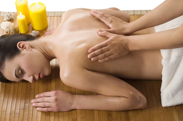 Spa merkezinde masaj yağı ile — Stok fotoğraf