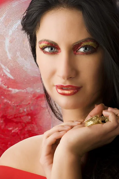 Vrouw rood en goud make-up — Stockfoto