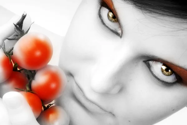 Ωραία Προσωπογραφία Κοριτσιού Ντομάτες Και Όμορφη Ελκυστική Ανοιχτόχρωμα Μάτια — Φωτογραφία Αρχείου