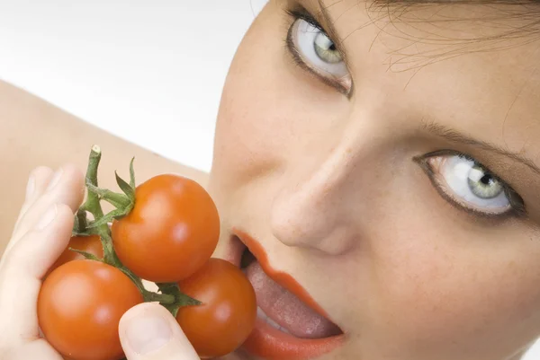 Trevlig Porträtt Flicka Med Tomater Och Vackra Attraktiva Rättvis Ögon — Stockfoto