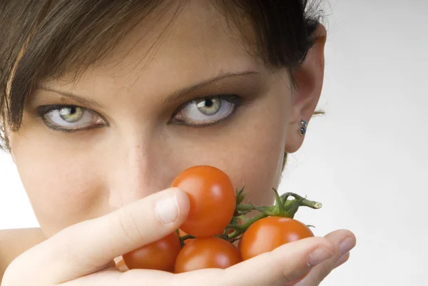 Trevlig Porträtt Flicka Med Tomater Och Vackra Attraktiva Rättvis Ögon — Stockfoto