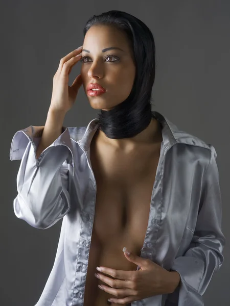 Latina s dlouhými vlasy — Stock fotografie