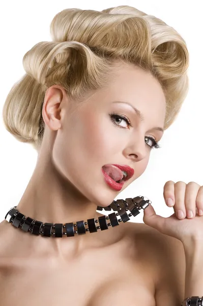 Blondýna s náhrdelníkem — Stock fotografie