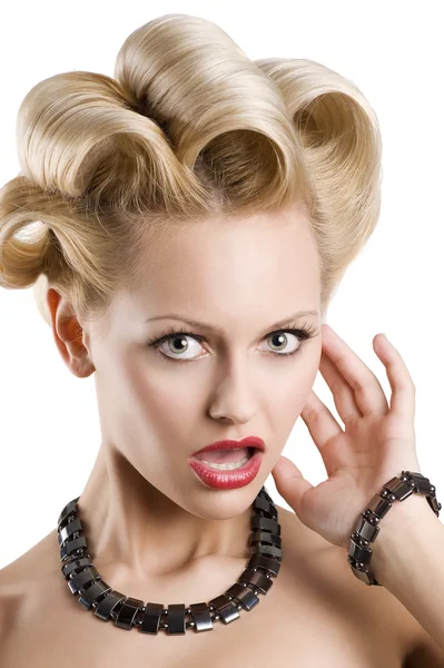 Niedliche Blonde Frau Mit Kreativen Haaren Stilvoll Trägt Eine Schwarze — Stockfoto